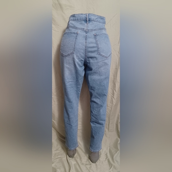An Old Navy Light Blue Super Skinny Mid Rise Jeans - Picture 2 of 6
